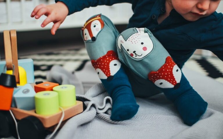How to Structure the Day for a Toddler @ AVirtuousWoman.org ------ This is a MUST READ for moms of toddlers!