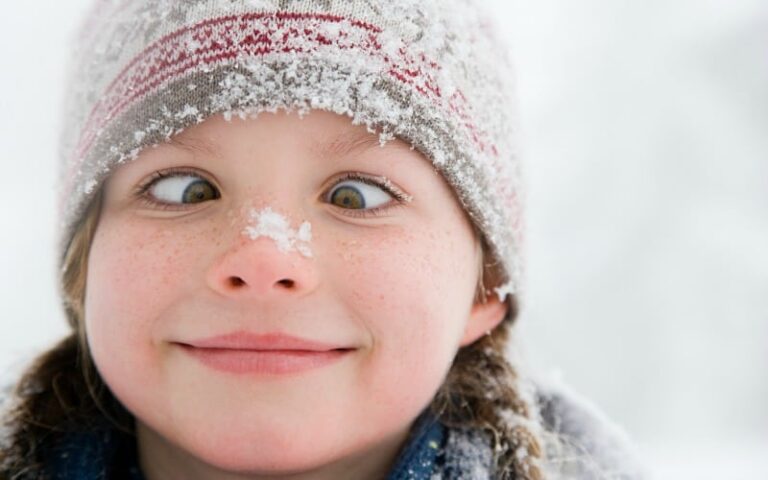 The Big Winter Bucket List for Families + Free Printable ---- 60 AWESOME Ideas!! @ AVirtuousWoman.org
