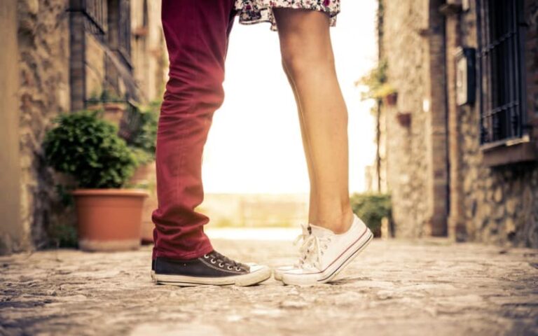 12 Qualities of Lasting Love @ AVirtuousWoman.org