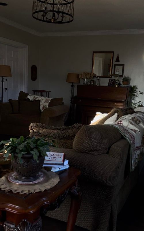 5 Things to Let Go of as a Homemaker @ AHomeToMake.com